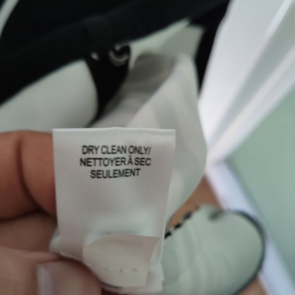 Laura Petite size 4, black and white dress with zipper back - Picture 5 of 5